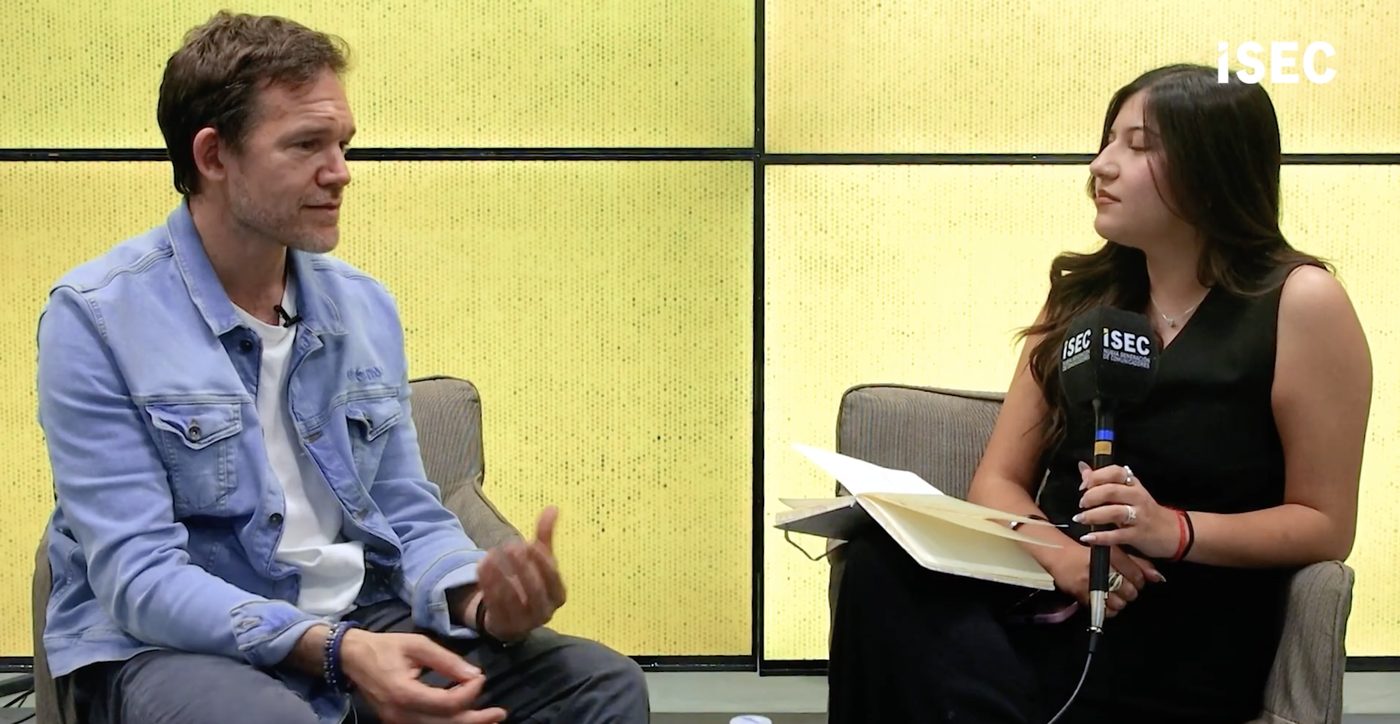 Juan Gil Navarro durante la entrevista en ISEC