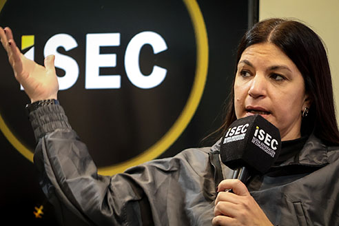 Vanesa Pellizeri, manager de talentos, durante su charla en ISEC